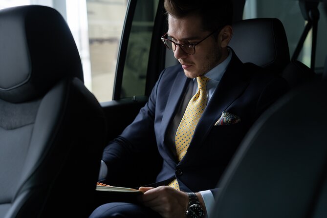 Heathrow Airport Private Transfers To Central London - Landing at Heathrow and finding your driver
