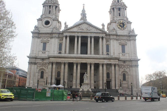 Heathrow Airport to Central London Private Round Trip Transfer - Heathrow arrival without the usual airport scramble