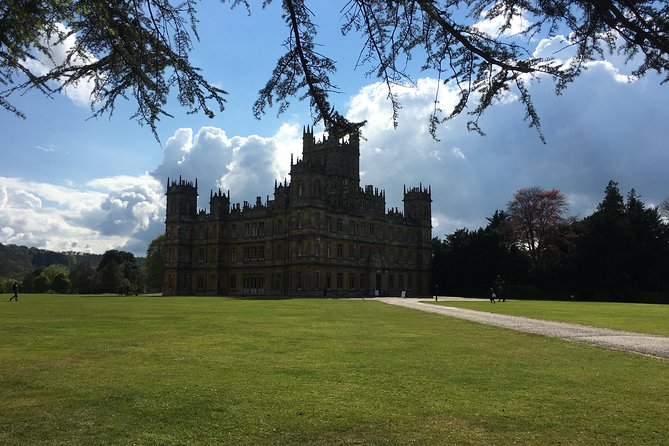 Highclere Castle Private Round Trip Transportation Service - Best for couples, families, and small groups