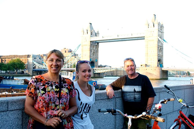 Highlights of Royal London Bike Tour with River Cruise Package - Guides Make the Difference