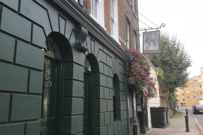 Historic walk of East Londons Wapping Docks and its famous Pubs - Turner’s Old Star and Wapping’s creative past
