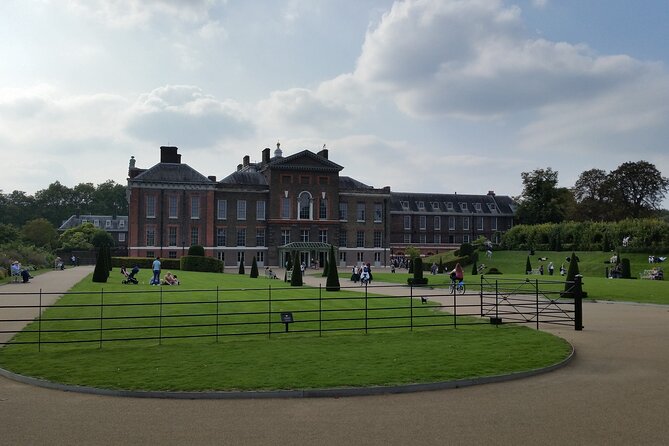 Hyde Park and Kensington Gardens: A Self-Guided Audio Tour - Hyde Park and the soapbox tradition