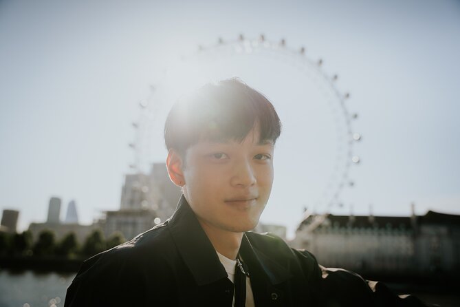 Iconic London Portraits Tour with Expert Local Photographer - Meeting Egemen near London Bridge