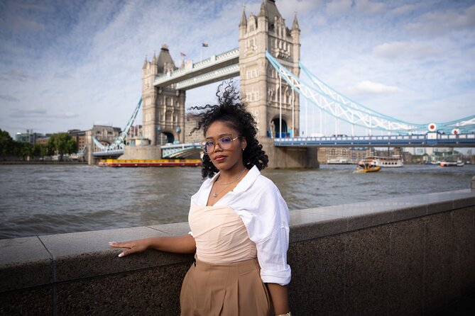 Iconic London Portraits Tour with Expert Local Photographer - Weather, comfort, and accessibility details