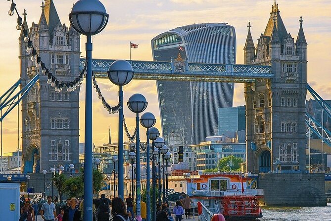 Interactive Treasure Hunt London - City of London/Southwark - Sculptures, river views, and a steampunk finish