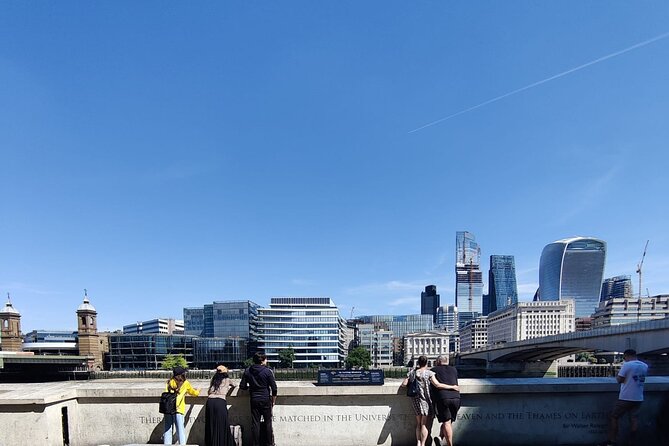 Interactive Treasure Hunt London - City of London/Southwark - Crossing a bridge covered in chewed-up artwork