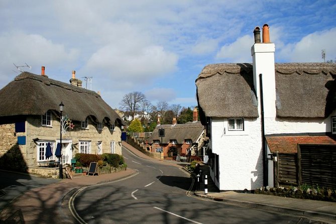 Isle of Wight Guided Day Tour from London - Shanklin Beach: two hours for lunch and sand