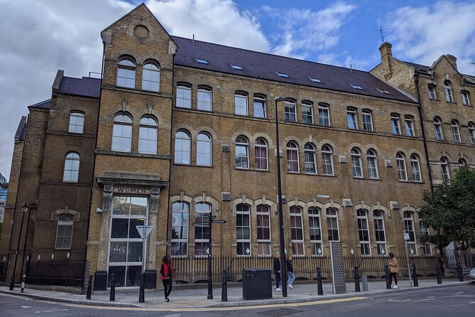 Jack the Ripper Tour in Spanish - Starting at Whitechapel Gallery