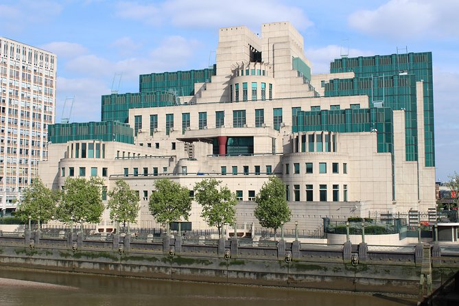 James Bond Film Location Walking Tour in London - Key points about this Bond walk