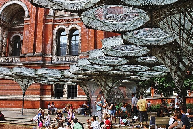 Kensington Private 4h Tour Including The Victoria & Albert Museum - How private touring changes the experience