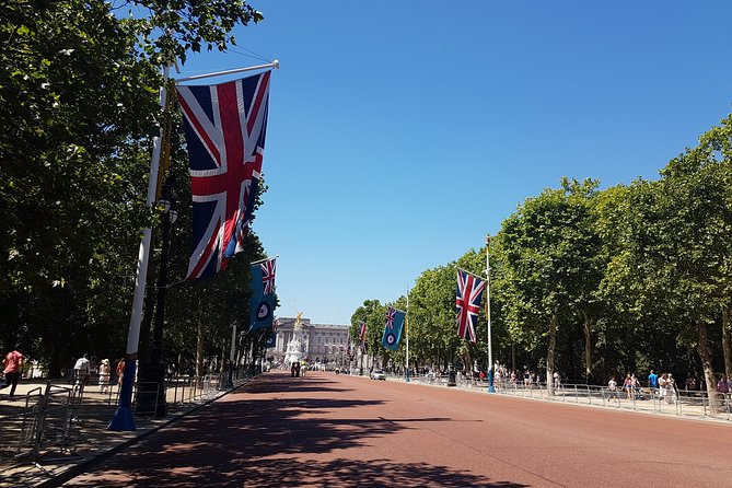 London 30 Top Sights with Fun Local Guide - Parliament Square and Westminster Abbey