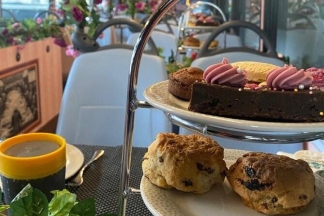 London Afternoon Tea Bus with Panoramic Tour - The commentary gap