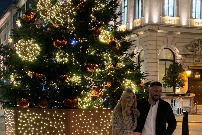 London Bespoke Black Cab Christmas Lights & Sights Private Tour - Trafalgar Square and the tree from Norway
