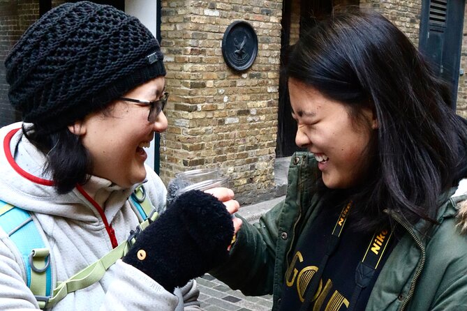London Bridge & Borough Market Food Tour with 7 Authentic Dishes - What the guides add to the experience