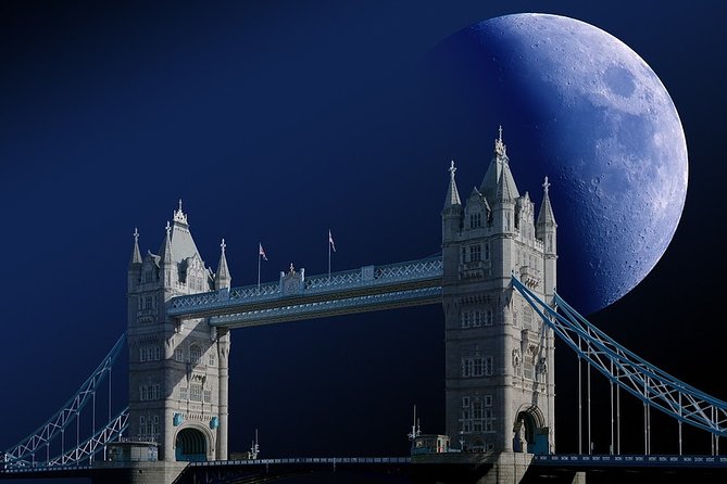 London by Night private Tour - Tower of London and Tower Bridge after dark