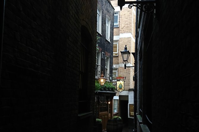 London Christmas Carol & Charles Dickens Small Group Walking Tour - Simpson’s Tavern and the Mystery of Scrooge’s Meal