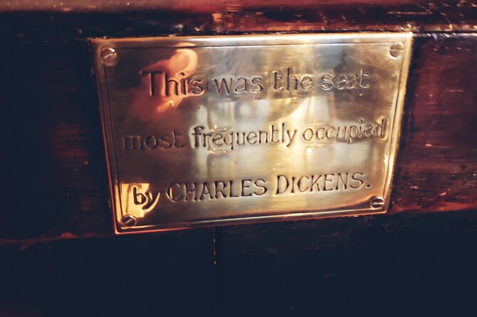 London Christmas Carol & Charles Dickens Small Group Walking Tour - The Pace, Group Size, and Practical Comfort