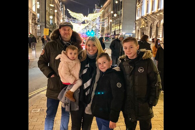 London Christmas Lights Guided Tour by Cab - South Bank from Victoria Embankment and Waterloo Bridge