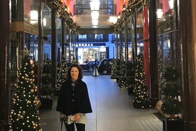 London Christmas Lights Private Tour by Traditional Black Cab - Ending at Hyde Park Winter Wonderland