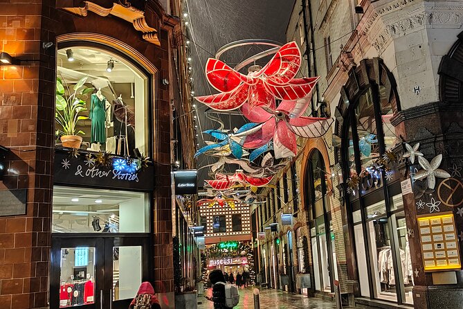 London Christmas Sparkle Private Walking Tour - Piccadilly Circus, Chinatown, and Leicester Square add people and lights