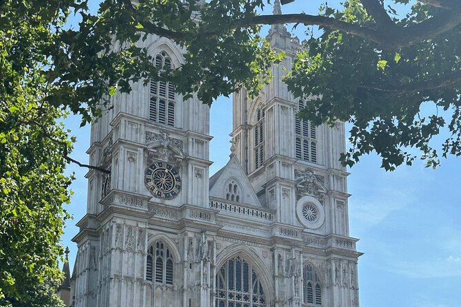 London Essential 2 hour introductory Walking Tour With a Londoner - What the guide adds to the experience