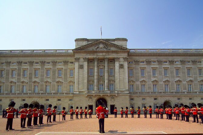 London Essential 2 hour introductory Walking Tour With a Londoner - Green Park and the walk to Buckingham Palace