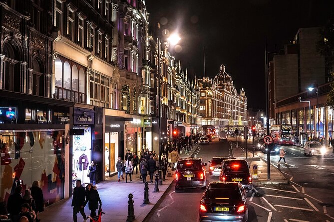 London Exclusive Christmas Lights Guided Tour by Black Cab - Oxford Street starts the Christmas spectacle