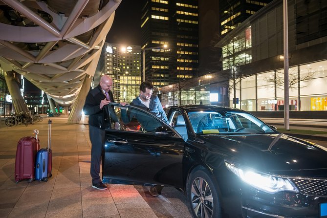 London Gatwick Airport Arrival Transfer (Airport to London Hotel) - A private ride with no extra stops