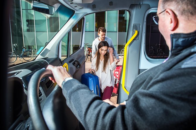 London Gatwick Airport Arrival Transfer (Airport to London Hotel) - Booking details that affect your decision