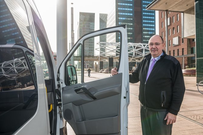 London Heathrow Airport Arrival Transfer (Airport to Southampton Hotel or Address) - The Heathrow Arrivals Meeting Point