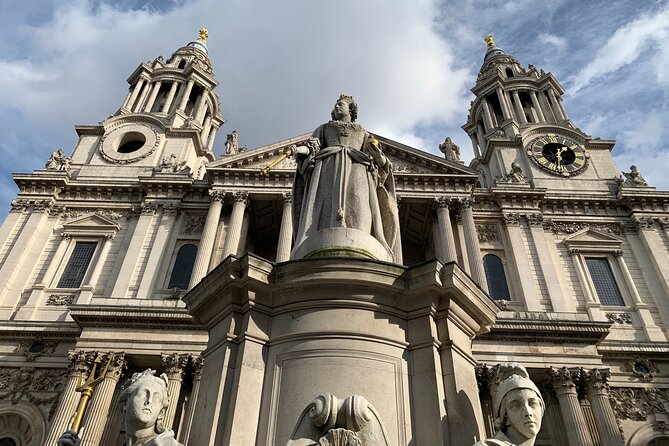 London Highlights Family-Friendly Walking Tour with Top Guide - The London Underground links two sides of the city