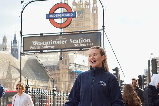 London: Landmarks Walking Tour - St James’s Palace and the Mall explain royal ceremony