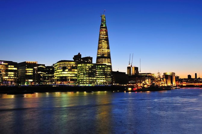 London Luxury Dinner Experience with Panoramic City Views - A six-course dinner with London moving past your window