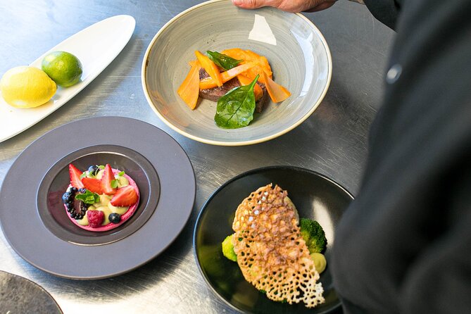 London Luxury Dinner Experience with Panoramic City Views - What dinner is like inside the bus