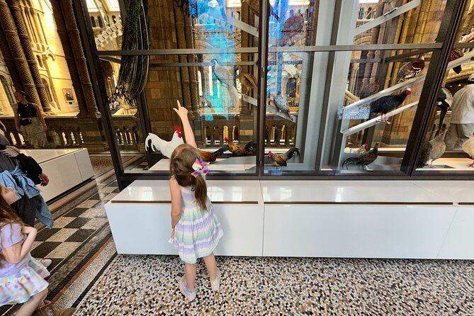 London Natural History Museum with Dinosaurs Gallery Private Tour for Kids - How Alexandra’s guide style shapes the morning