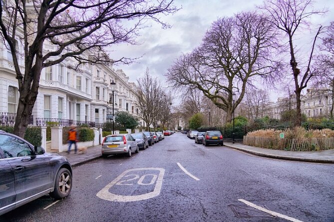 London: Notting Hill Self-Guided Walking Tour with an APP - Lansdowne Crescent and the final film scene