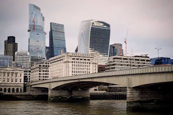 London Past & Present Backstreet Historical Tour - What Guide Chris Adds to the Walk