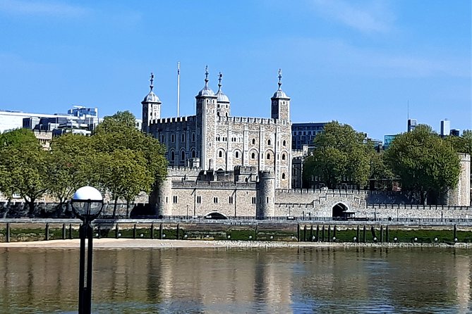 London Royal Highlights - Private Taxi Tour with Hotel Pickup - St James’s Palace adds a quieter royal note