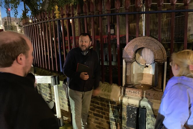 London's Ghosts & Gruesome Past Nighttime Walking Tour - Farringdon and the ghost beneath the station