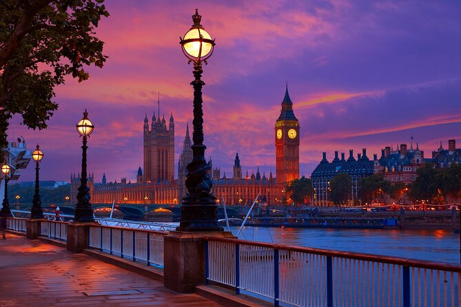 London Scavenger Hunt and Highlights Self-Guided Tour - Crossing roads and handling crowds