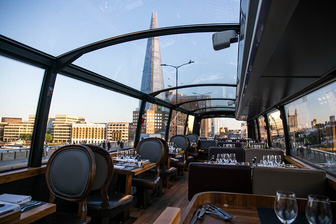 London Scenic Lunch Tour: A Gastronomic Adventure - Service, atmosphere, and the people on board