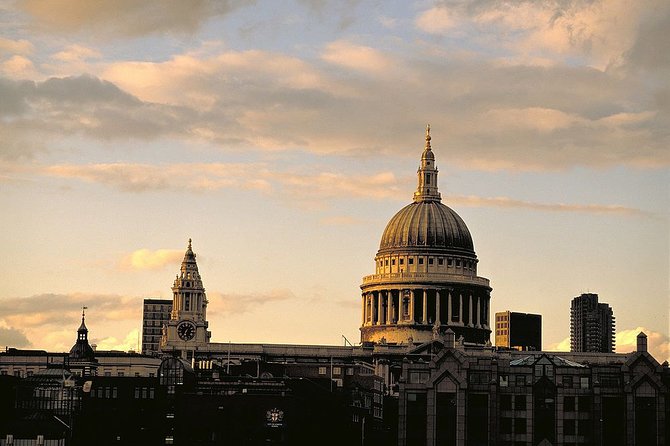 London Sights and Sounds on Christmas Day Afternoon Guided Tour - St Paul’s Cathedral and Christopher Wren’s London