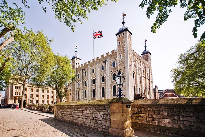 London Sightseeing Tour: Guard Change with Tower of London Option - Choosing the London Eye or Harrods Cream Tea