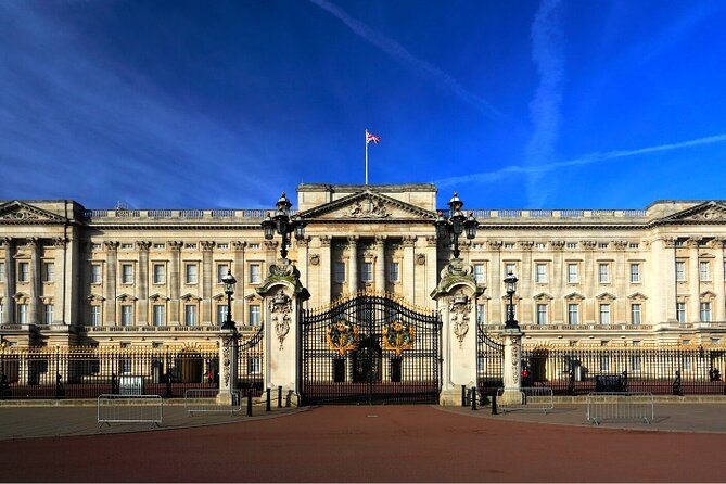 London Sightseeing Walking Tour with 30+ sights - One Tube ride into Westminster