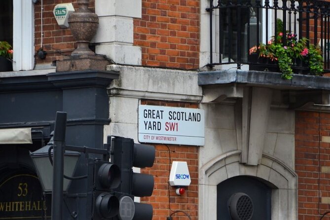 London Spy Experience with Tour Vesper Martini and Dinner - Meeting point, group size, and a useful caution