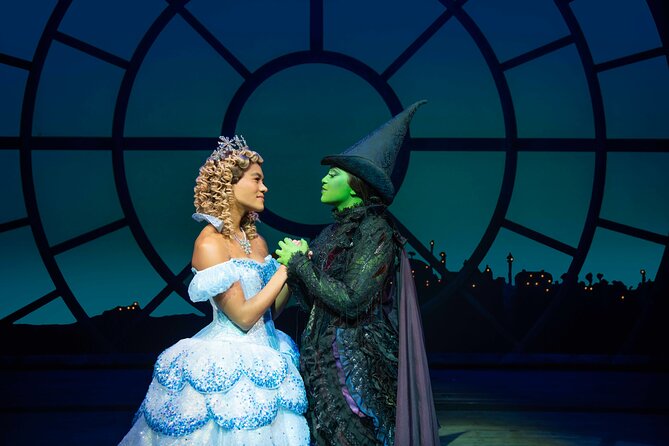 London Theatre: Wicked the Musical - Sets, costumes, and flying effects