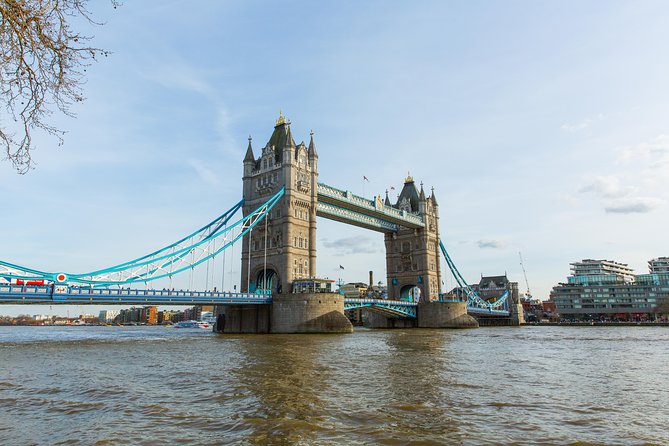 London Tootbus Hop on Hop off Bus Tour and Thames River Cruise - Buckingham Palace and London’s royal route