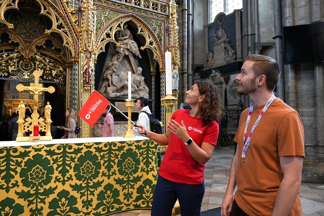 London Tour: Changing of the Guard, Westminster Abbey & Tower - A short Thames cruise from Embankment to Tower Bridge