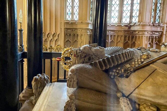 London Tour: Changing of the Guard, Westminster Abbey & Tower - The Crown Jewels and the White Tower