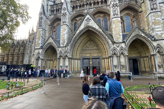 London Tour: Changing of the Guard, Westminster Abbey & Tower - Inside Westminster Abbey, where Britain’s rulers were crowned